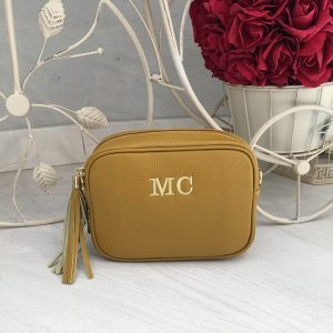 Bolso marrón claro personalizado con iniciales bordadas en Laredo